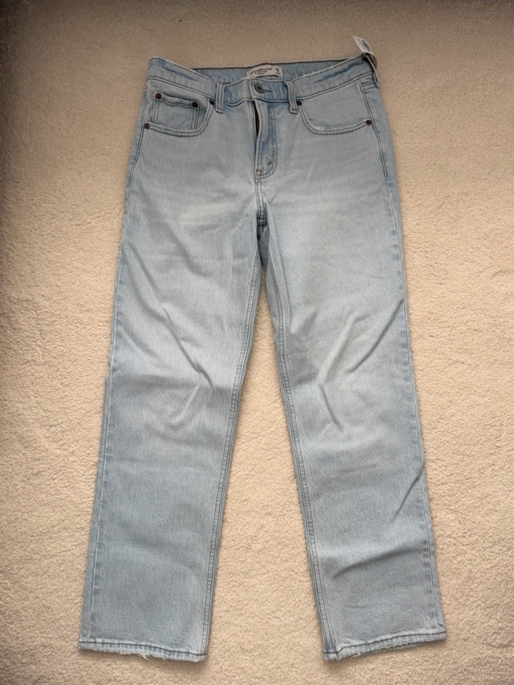 New Abercrombie 90’s Straight Mid Rise Light Wash Jeans 28 6s